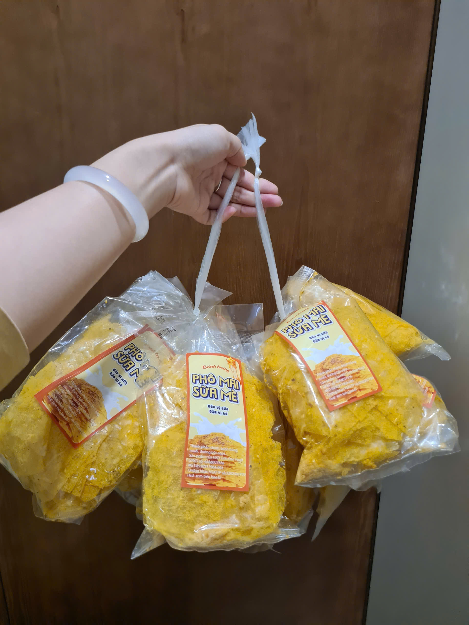 Bánh tráng phô mai sữa mè