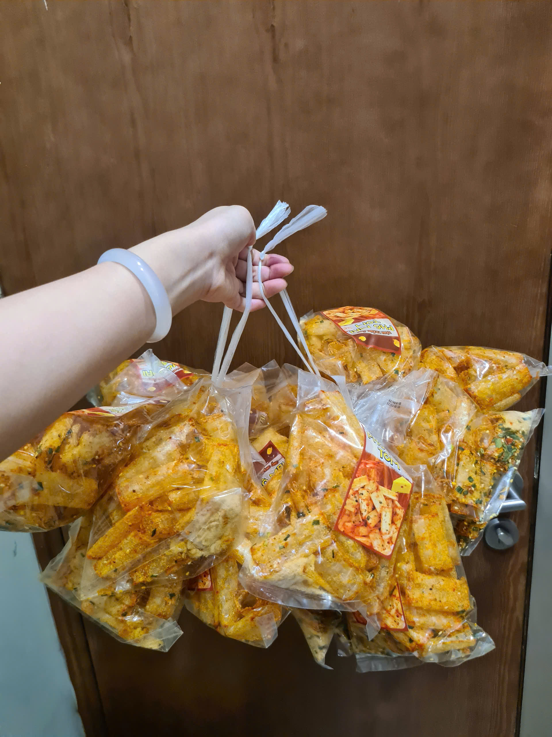 Bánh tráng phô mai tôm